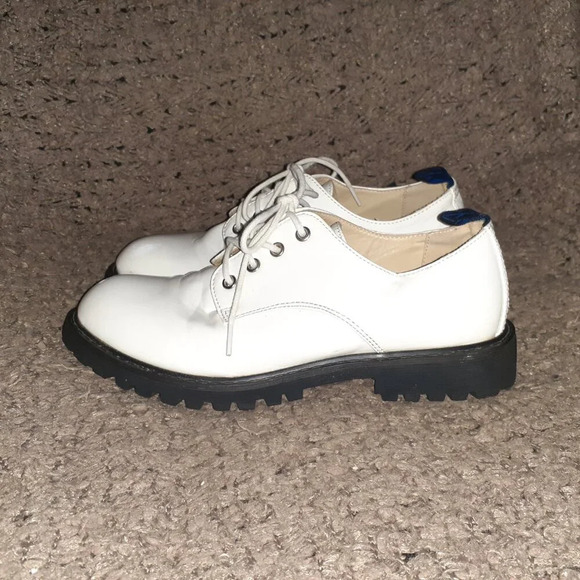 YOSUKE-White Faux Patent Lace-Up Oxfords-Sz 24.5/8-Very Good - Picture 2 of 10